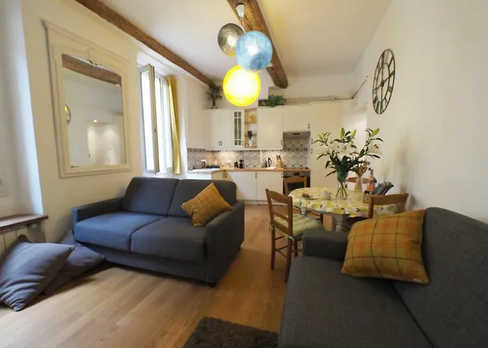 2 Bedroom Apartment Old Town Centre